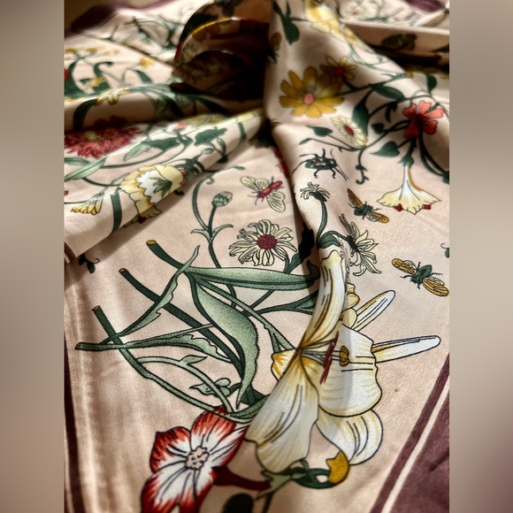 NEW Women's Secret Garden Floral Print Square Neck Scarf Beige and Brown - Picture 3 of 7